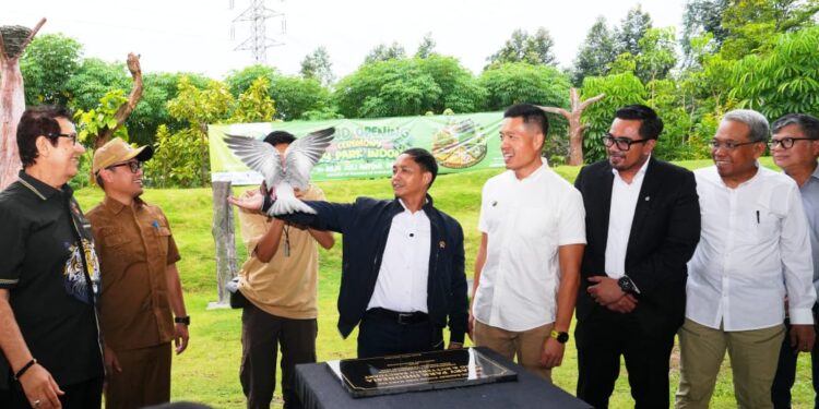 Menhut Resmikan Aviary Park Indonesia, Pastikan Dukung Pihak yang Jaga Satwa