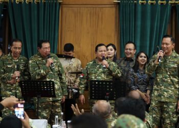 Prabowo, Jokowi, dan SBY Nyanyi Bareng, Kompak Pakai Seragam Loreng 🎤🎶