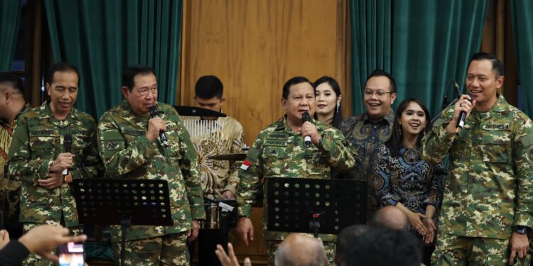 Prabowo, Jokowi, dan SBY Nyanyi Bareng, Kompak Pakai Seragam Loreng 🎤🎶