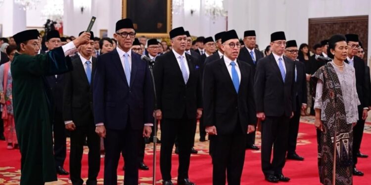 Presiden Prabowo Lantik 31 Duta Besar RI, Siap Perkuat Diplomasi Global