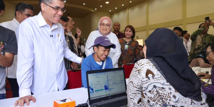 Kemnaker Percepat Klaim JHT dan JKP untuk Eks Pekerja Sritex Group