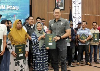 Menko AHY Serahkan Sertipikat Tanah untuk Warga Rempang: Langkah Nyata Pemerintah untuk Ekonomi Lokal