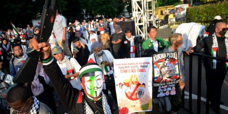 Setahun Genosida Palestina: Aksi Massa di Jakarta Serukan Boikot Produk Pro-Israel