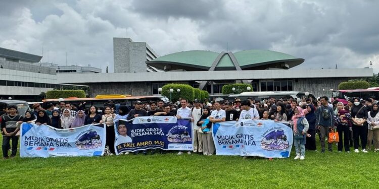 600 Wajah Bahagia di Balik Deru Mesin Bus: Fauzi Amro Fasilitasi Mudik Gratis ke Sumatera Selatan