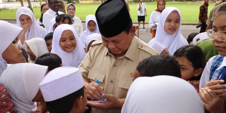 Prabowo Sahkan Aturan Perlindungan Anak di Media Sosial untuk Masa Depan Lebih Baik