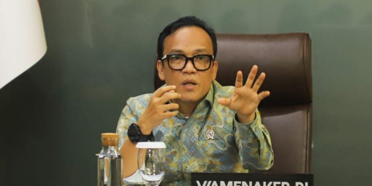 Kemnaker Undang Pengusaha Bahas Strategi Hadapi PHK di Industri Tekstil