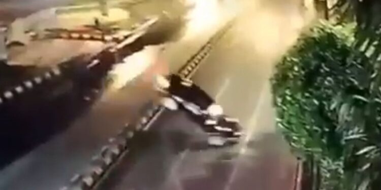 Terjun dari Tol Belum Jadi! BMW Hitam Nyelonong Ikuti Google Maps, 2 Penumpang Selamat