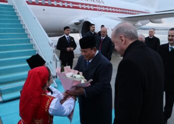 Prabowo Tiba di Ankara, Disambut Hangat oleh Presiden Erdogan dengan Karpet Biru Langit