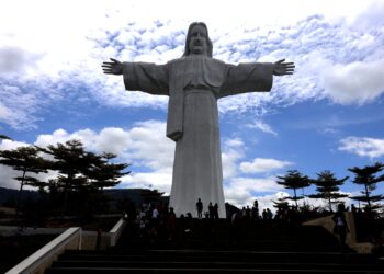 Saksikan Keajaiban Dunia di Samosir: Patung Yesus yang Akan Membuat Anda Terpukau