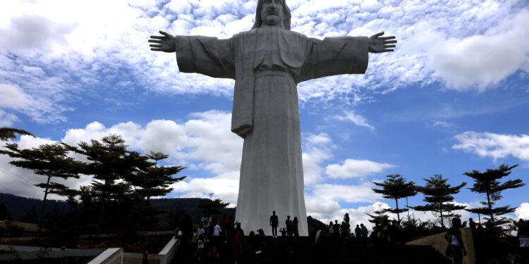 Saksikan Keajaiban Dunia di Samosir: Patung Yesus yang Akan Membuat Anda Terpukau