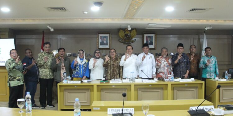 Sampah Menumpuk, Solusinya Jangan Cuma Ngatur, Tapi Harus Jalan