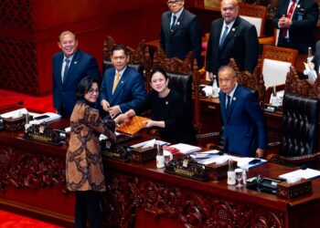 Puan Pimpin Rapat Paripurna DPR Soal Kebijakan Fiskal RAPBN 2026