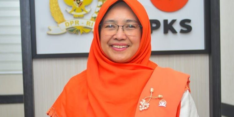 Kurniasih Mufidayati Tegas: “Kesehatan Itu Hak Rakyat, Bukan Dagangan