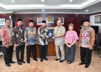 Bertemu Waket MPR, HNW, Sekjen Persatuan Pramuka Muslim Dunia, Apresiasi dan Dukung Suksesnya Jambore Muslim se Dunia dalam rangka Peringatan 100 tahun Pondok Gontor