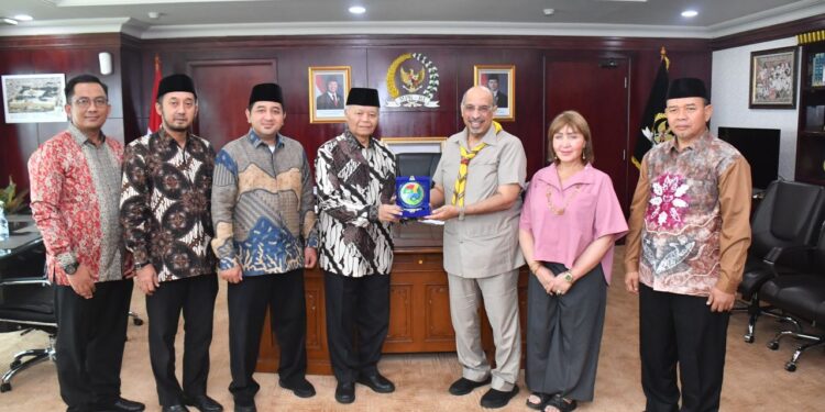 Bertemu Waket MPR, HNW, Sekjen Persatuan Pramuka Muslim Dunia, Apresiasi dan Dukung Suksesnya Jambore Muslim se Dunia dalam rangka Peringatan 100 tahun Pondok Gontor