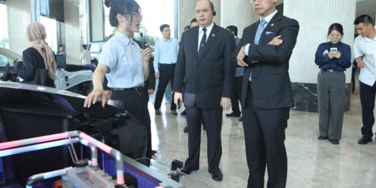 Kunjungi Pabrik BYD di Shenzen, Eddy Soeparno Optimis Kemajuan Teknologi China Mampu Diikuti Indonesia