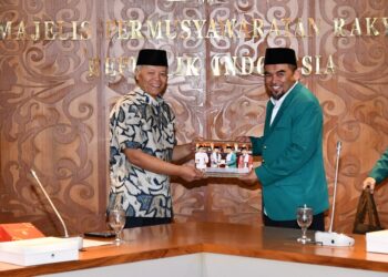 Di Pertemuan MPDI, HNW Dorong Pesantren Lanjutkan Peran Sejarah dan Sinerginya dengan NGO Pro Palestina