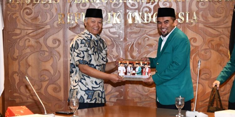 Di Pertemuan MPDI, HNW Dorong Pesantren Lanjutkan Peran Sejarah dan Sinerginya dengan NGO Pro Palestina