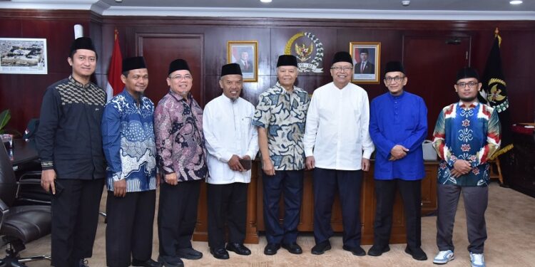Menerima Pimpinan DDII, HNW Kembali Ingatkan Pentingnya 3 April, Hari Mosi Integral Natsir Sebagai Hari NKRI