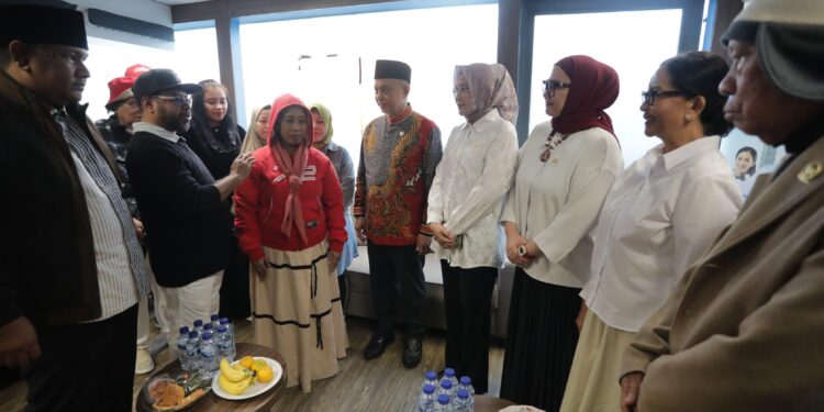 Filep Wamafma Soroti Masalah PMI Non-Prosedural: Usul Revisi UU, Penindakan Mafia, dan Penguatan Perlindungan Buruh Migran