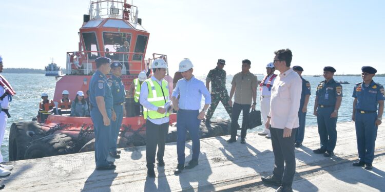 Bersama Wapres Gibran, Ketua DPD RI Tinjau Pengerukan Pelabuhan Pulau Baai Bengkulu