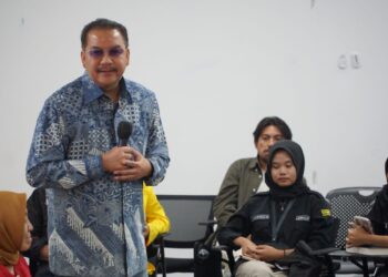 ChatGPT Nilai  Denny JA sebagai Tokoh Highly Gifted dengan IQ 145–155