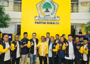 Jalankan Arahan Ketum Golkar, Jerry Sambuaga Bawa 150 Aktivis Cipayung Plus Gabung Golkar Lewat AMPI