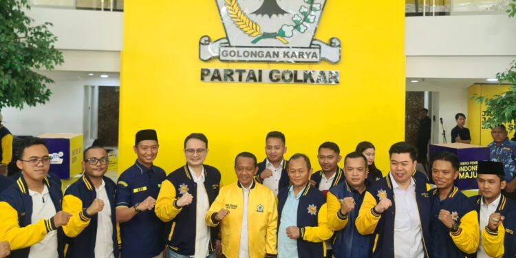 Jalankan Arahan Ketum Golkar, Jerry Sambuaga Bawa 150 Aktivis Cipayung Plus Gabung Golkar Lewat AMPI