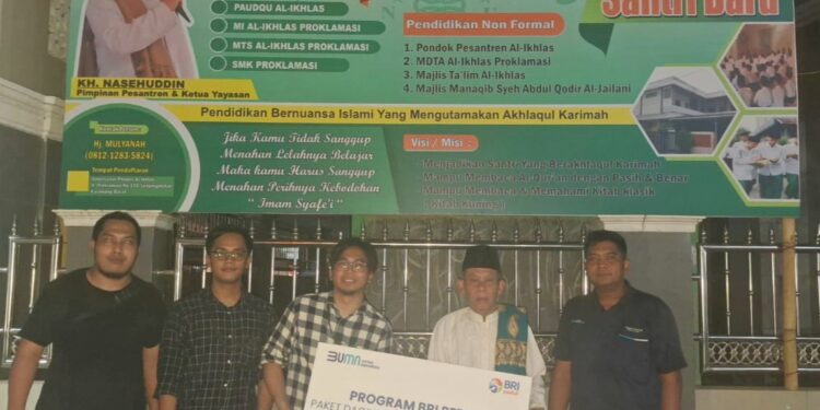 BRI BO Karawang Salurkan Paket Pangan Bergizi