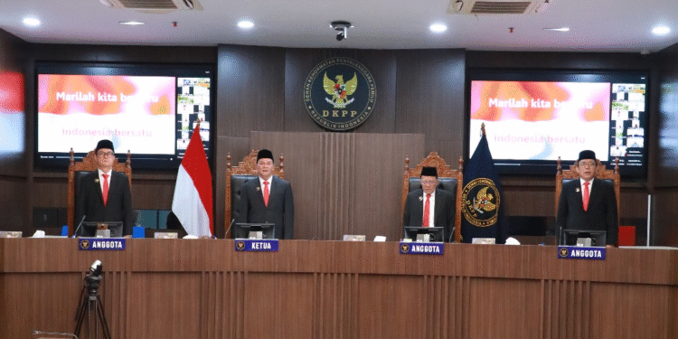 DKPP Jatuhkan Sanksi Peringatan kepada Ketua dan Anggota KPU Papua Barat, Rehabilitasi 22 Penyelenggara Lain