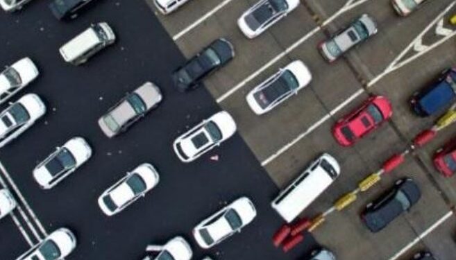 Perang Harga Mematikan! Mobil Listrik China Dibuang Murah, Saham Rontok