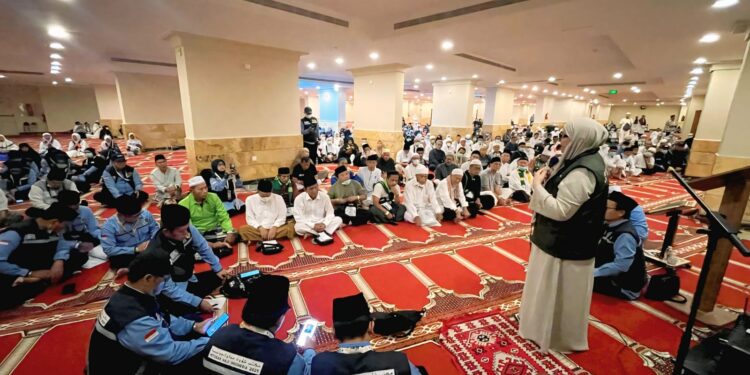 Senator Agita Blusukan ke Mekkah, Dengarkan Langsung Curhat Jamaah Haji Jawa Barat