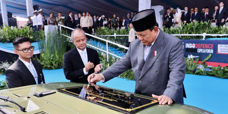 Gagah! Prabowo Resmikan Rantis Listrik Maung MV3 EV ‘Pandu’ Produksi PT Pindad