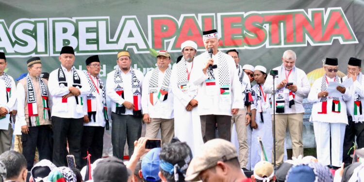 Di depan Belasan Ribu Massa Aksi, HNW Meminta Mesir dan Libya Membuka Jalan Bagi Relawan Kemanusiaan Global untuk Gaza