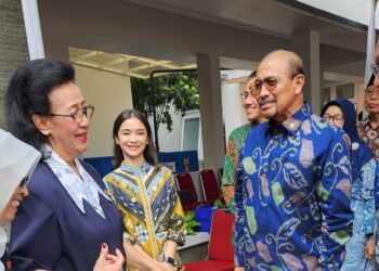 Nono Sampono Serahkan Bantuan untuk Pembangunan Rumah Rawat Inap Anak Penderita Kanker