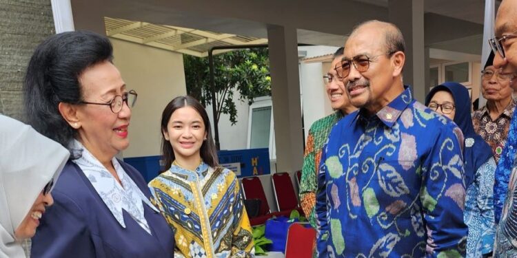 Nono Sampono Serahkan Bantuan untuk Pembangunan Rumah Rawat Inap Anak Penderita Kanker