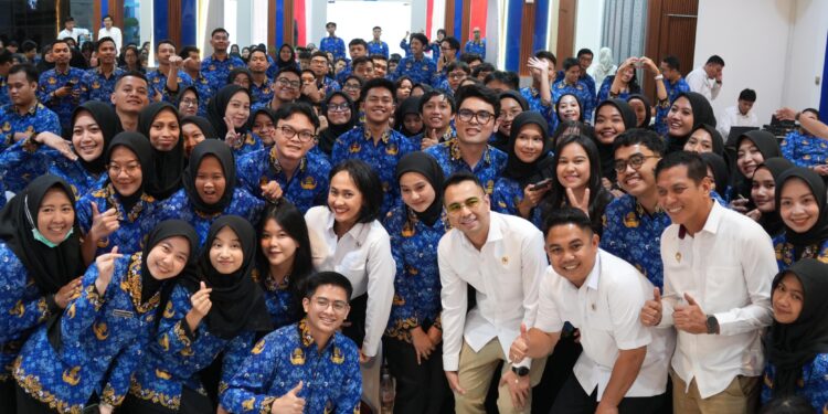 Menteri Karding Tutup Orientasi CPNS KemenP2MI, Bareng Raffi Ahmad Tekankan Integritas dan Adab Pelayanan