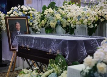 Momen Prabowo Beri Penghormatan Terakhir untuk Kwik Kian Gie: Beliau Banyak Beri Nasihat