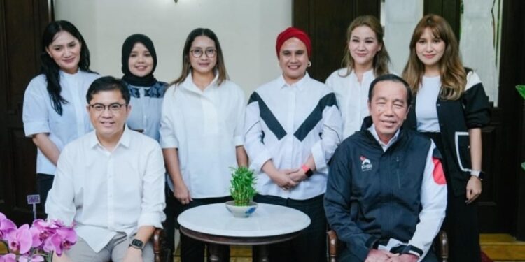 PSI Ganti Bunga Jadi Gajah: Kaesang Masih Paling Depan, Jokowi Dapat Jaket Spesial, Solo Jadi Panggung Kongres