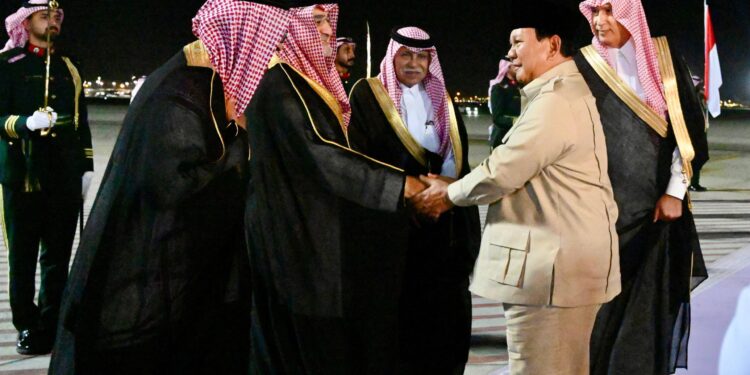 Prabowo Tiba di Jeddah, Disambut Pejabat Arab Saudi dan Diaspora Indonesia