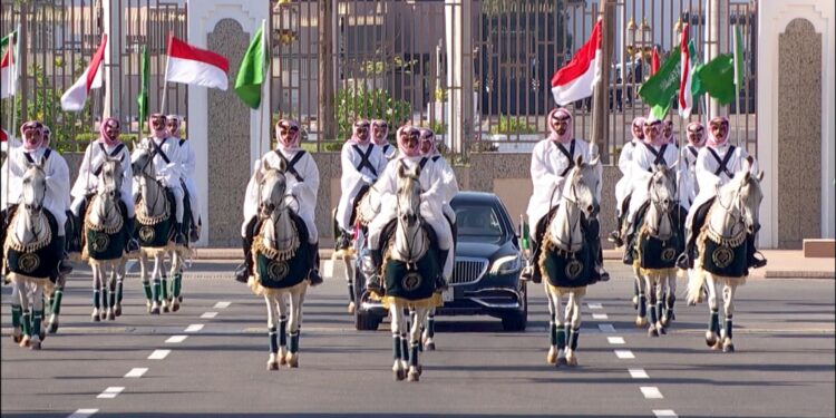 Bromance Diplomatik: Prabowo Disambut Pelukan Hangat Pangeran MBS di Jeddah