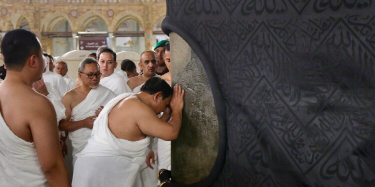 Prabowo Laksanakan Ibadah Umrah dan Sapa Jemaah Indonesia di Mekkah