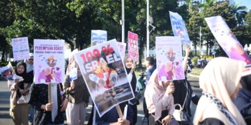 One Million Women for Gaza: Perempuan Indonesia Serukan Boikot Produk Terafiliasi Israel di Patung Kuda