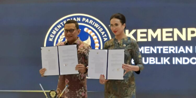 Pemerintah Perkuat Pelindungan Keluarga Pekerja Migran, Menteri Karding Teken MoU Lintas Kementerian