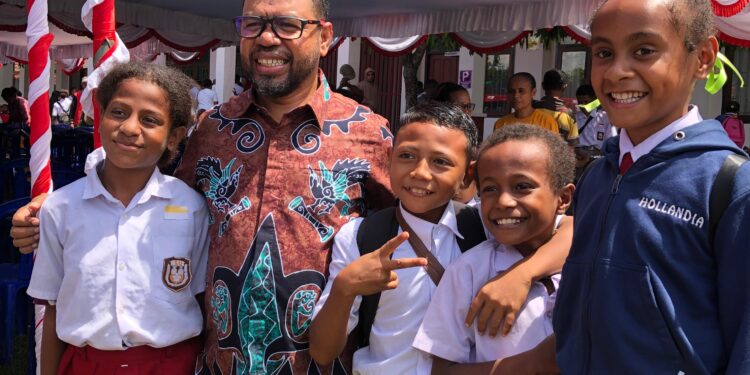 Filep Wamafma Desak Perbaikan Data dan Penambahan Kuota PIP di Tanah Papua