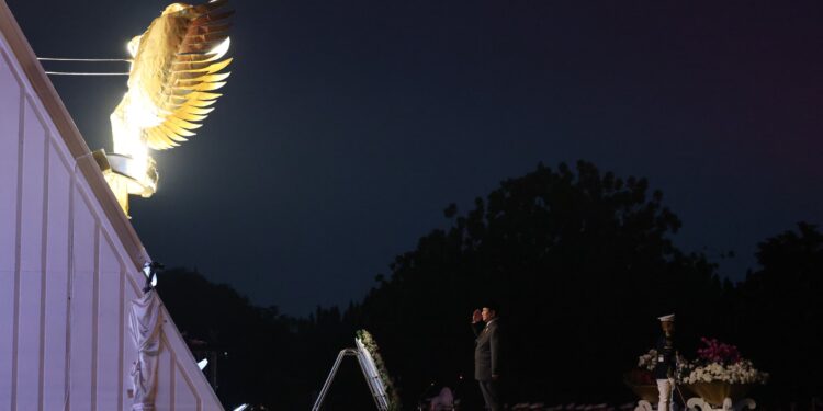 Tengah Malam, Prabowo Pimpin Ziarah dan Renungan Suci Kenang Jasa Para Pahlawan