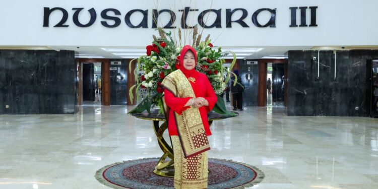 Makna Perjuangan Pahlawan di Era Digital: Renungan Siti Fauziah untuk Generasi Muda