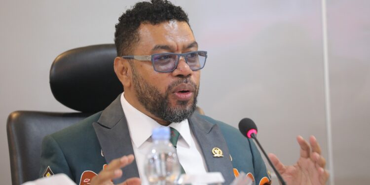 Sikapi Polemik Rekrutmen LNG Tangguh, Senator Filep Minta Pemerintah Sigap Intervensi untuk Prioritaskan OAP