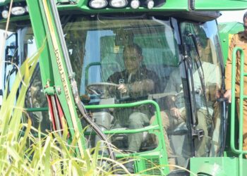 Kunjungan Kerja ke Melolo, Menko AHY Tegaskan Pembangunan Infrastruktur Dasar untuk Sinergi Industri dan Transmigrasi