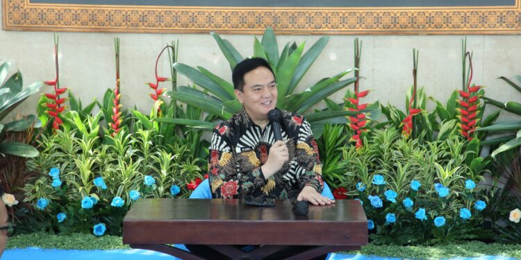 Lewat Buku, Sekjen DPD RI Ajak Masyarakat Bertumbuh dalam Wawasan dan Empati